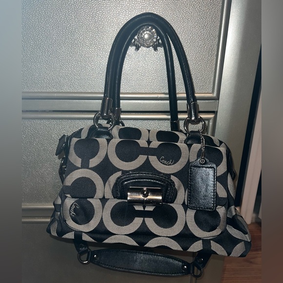 Women Coach Shoulder Bag - Picture 2 of 10